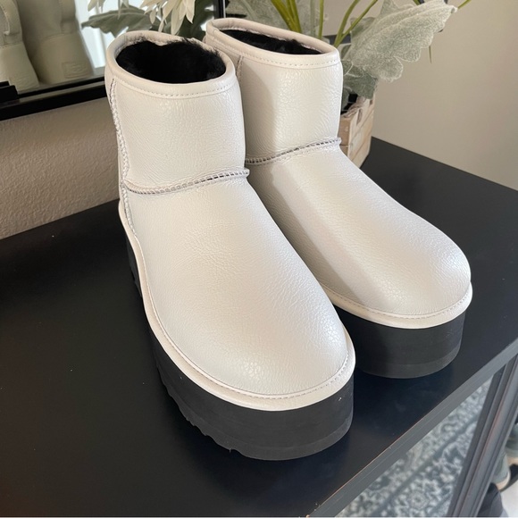 UGG Classic Mini Platform Ultra Matte White Leather - Picture 5 of 11